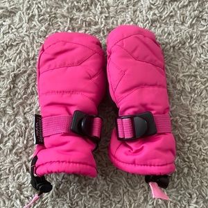 Girls pink snow gloves